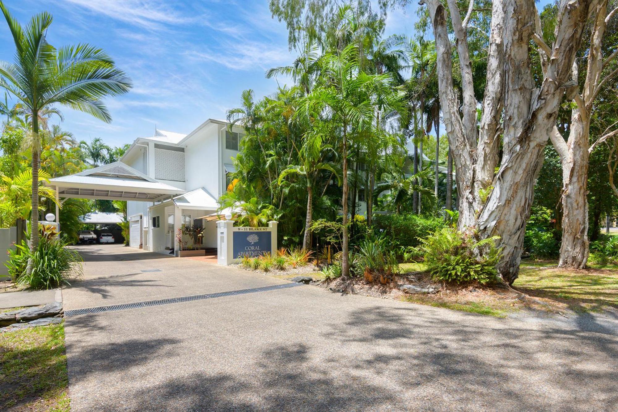 Coral Apartments Port Douglas Buitenkant foto